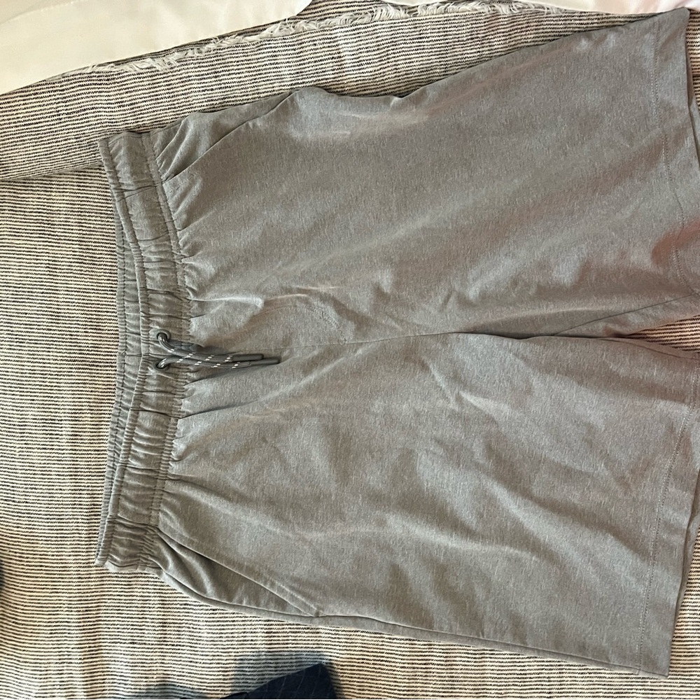 Vineyard Vines Grey Performance Shorts Boys Large NWOT